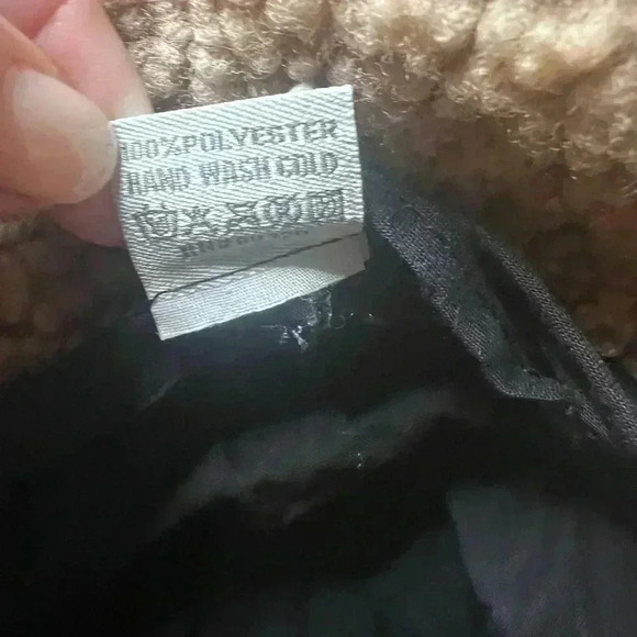 CC EXCLUSIVES SHERPA BUCKET HAT PREOWNED EUC - Picture 6 of 8